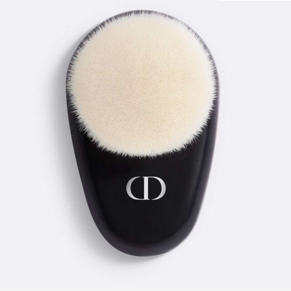 DIOR BACKSTAGE FACE BRUSH N°18